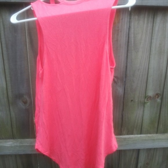 Pink tank - Picture 2 of 2